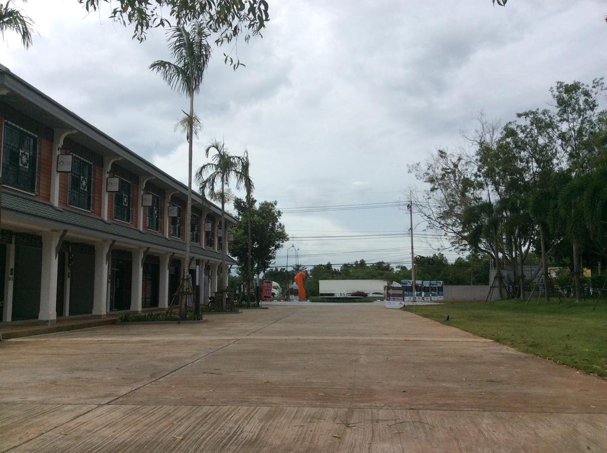Amaretto Hostel Surat Thani Exterior foto